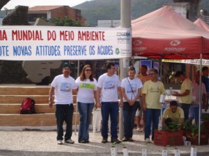 O CBH Litoral, através da Comissão de Meio Ambiente realizou na manhã de hoje, 05.06.2012, um evento em comemoração ao dia mundial do meio ambiente. Na ocasião houve distribuição de mudas de plantas, castilhas educativas, sacolinhas biodegradáveis para lixo e adesivos do CBH Litoral. No evento, estiveram presentes membros do CBH Litoral e da comissão de meio ambiente, técnicos da COGERH e SEMACE, alem de representantes do poder público municipal. A importante participação da ONG Terra Viva e da parceria da "Ducoco" com a distribuição de águas de coco.