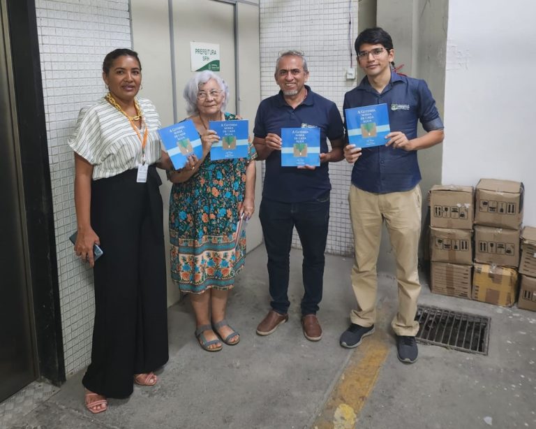 Secretaria-Executiva do CBH-Litoral acompanha entrega de cartilha “Gotinha Nossa de Cada Água” junto à Prefeitura Municipal de Educação de Itapipoca