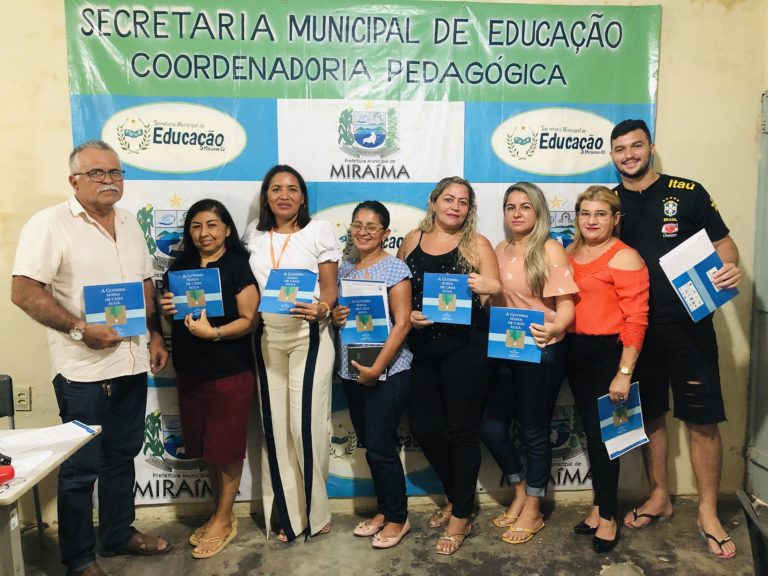 Secretaria-Executiva do Comitê entrega cartilha “Gotinha Nossa de Cada Água” à Secretaria de Educação de Miraíma