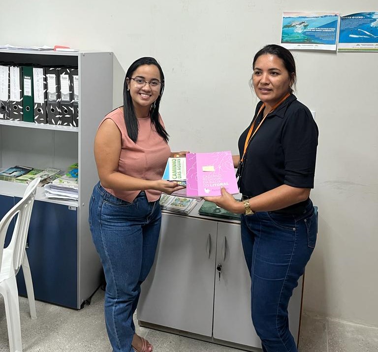 Secretaria-Executiva do CBH Litoral entrega materiais educativos para instituições do Ceará