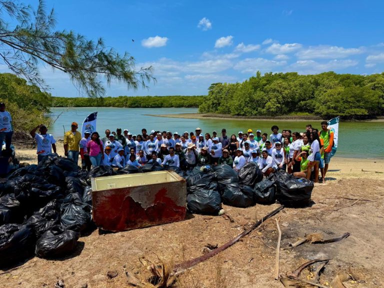 CBH Litoral participa de ação de limpeza em manguezais na Terra Indígena Tremembé da Barra do Mundaú